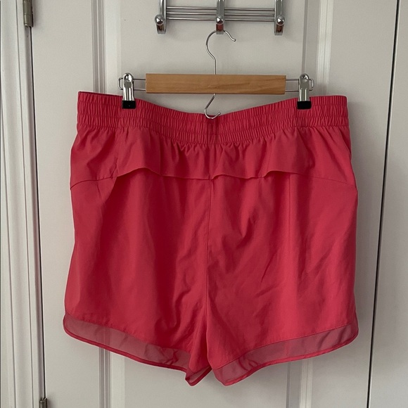 Athleta Mesh Racer Run Mid Rise 4 Short - Picture 5 of 5